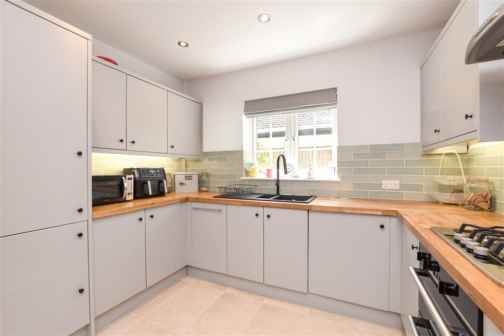 Property photo 3 of 22 Kitchen/Breakfast Room