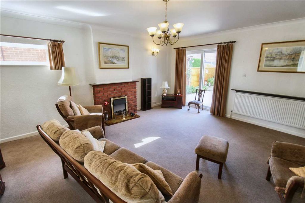 Property photo 3 of 21 Lounge