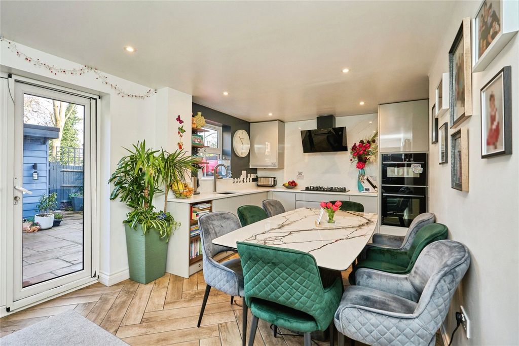 Property photo 3 of 21 Kitchen/Diner