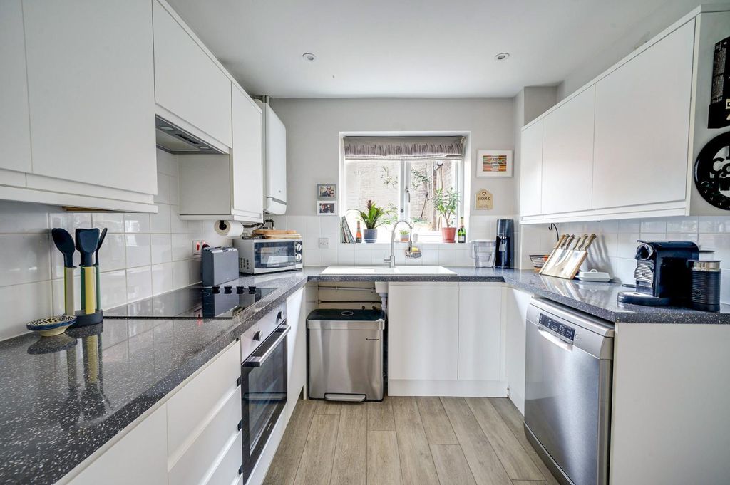 Property photo 3 of 21