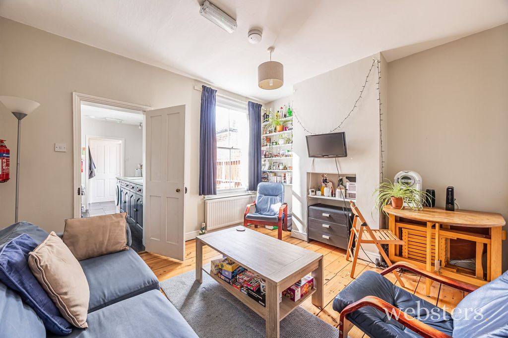 Property photo 2 of 13