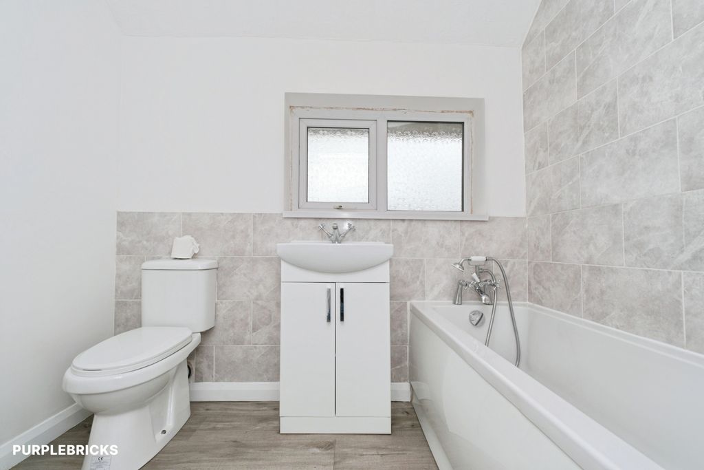 Property photo 3 of 16 Bathroom