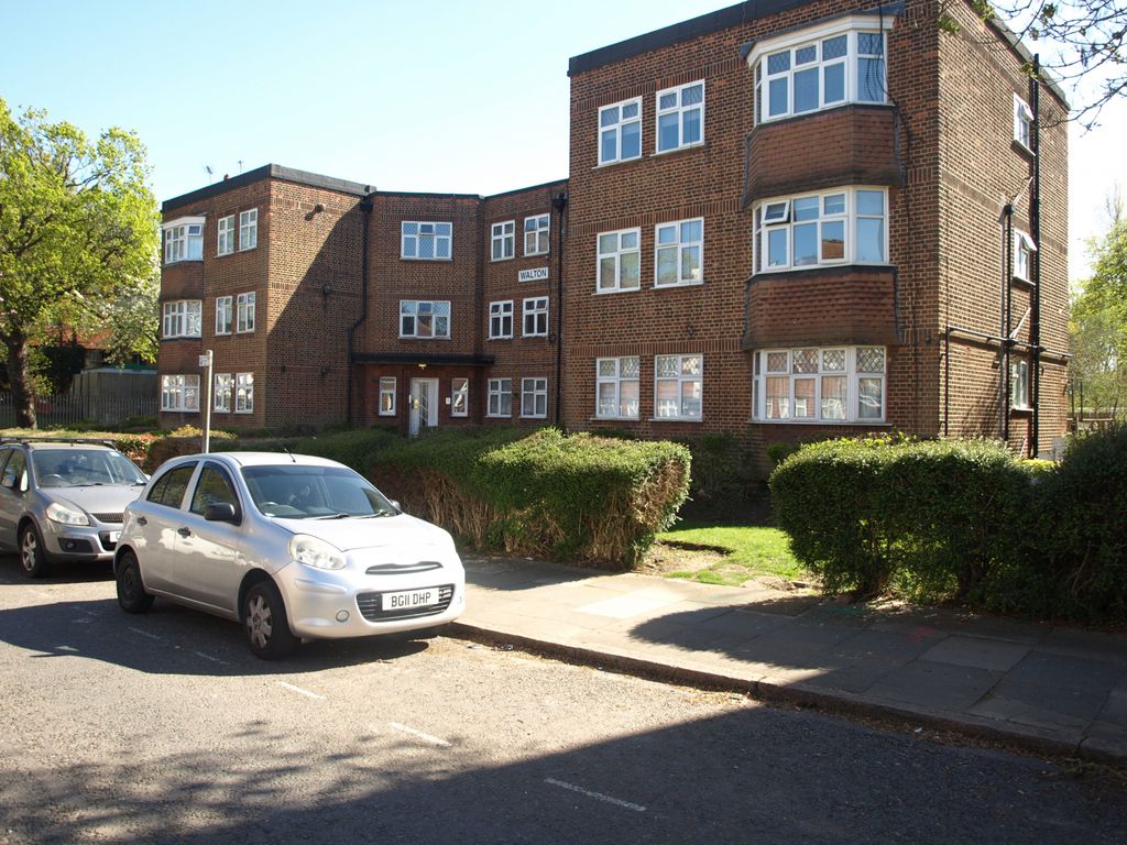 Property photo 1 of 9 Purpose Built Top Floor Flat, Located In A Great Location