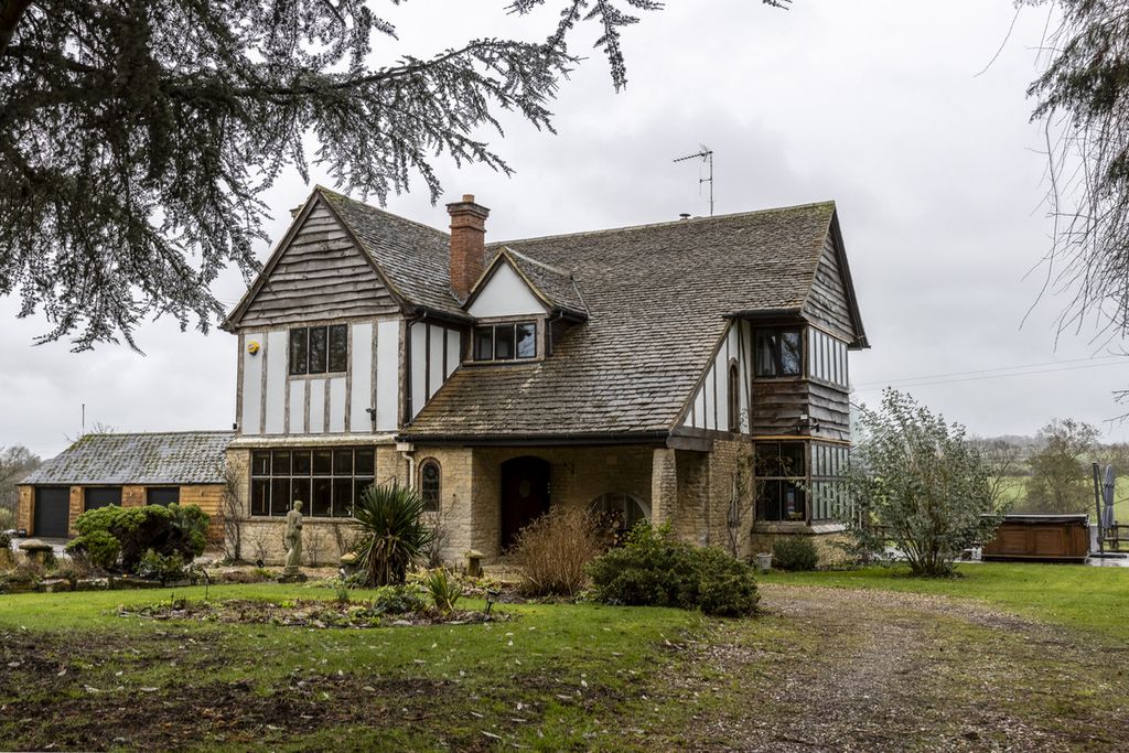 Property photo 1 of 34