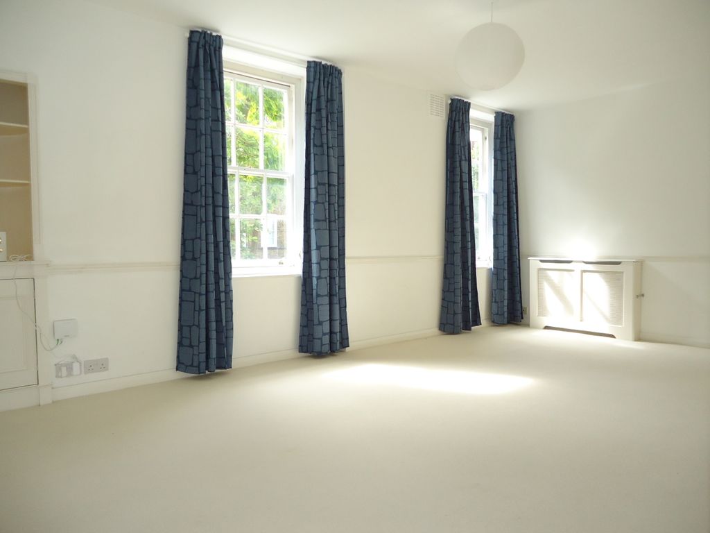 Property photo 1 of 10 Living Room