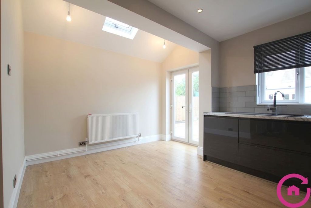 Property photo 3 of 10 Photo 9