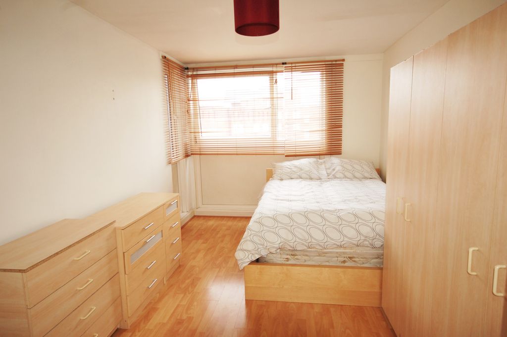 Property photo 1 of 9 Room 1- £1050 Available Now