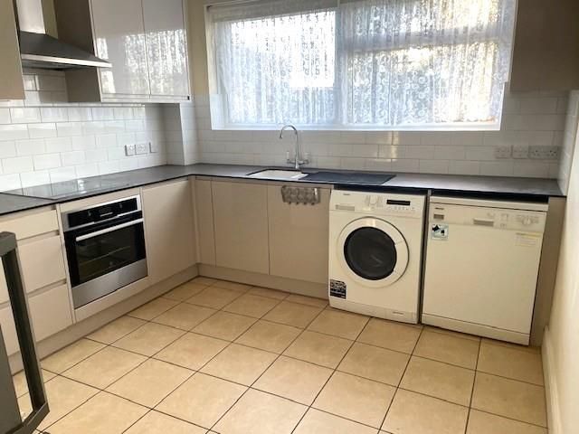 Property photo 2 of 8 Kitchen.Jpg