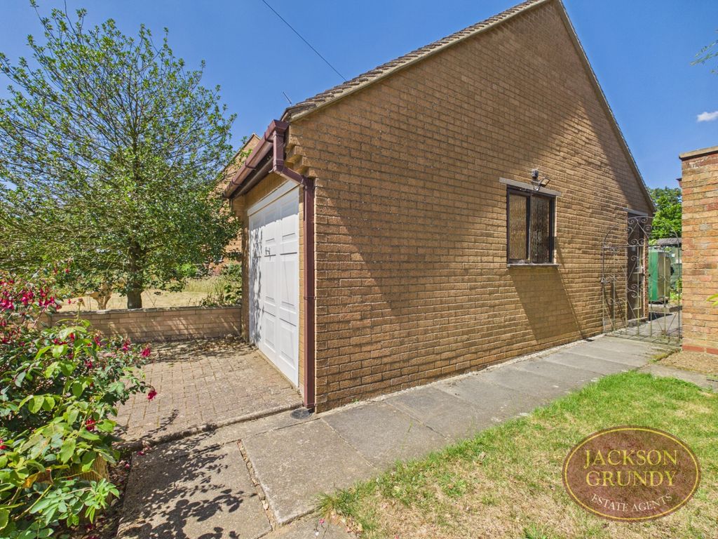 Property photo 3 of 16 The Pound