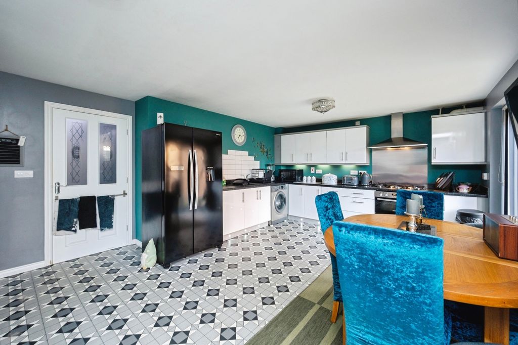 Property photo 2 of 20 Kitchen