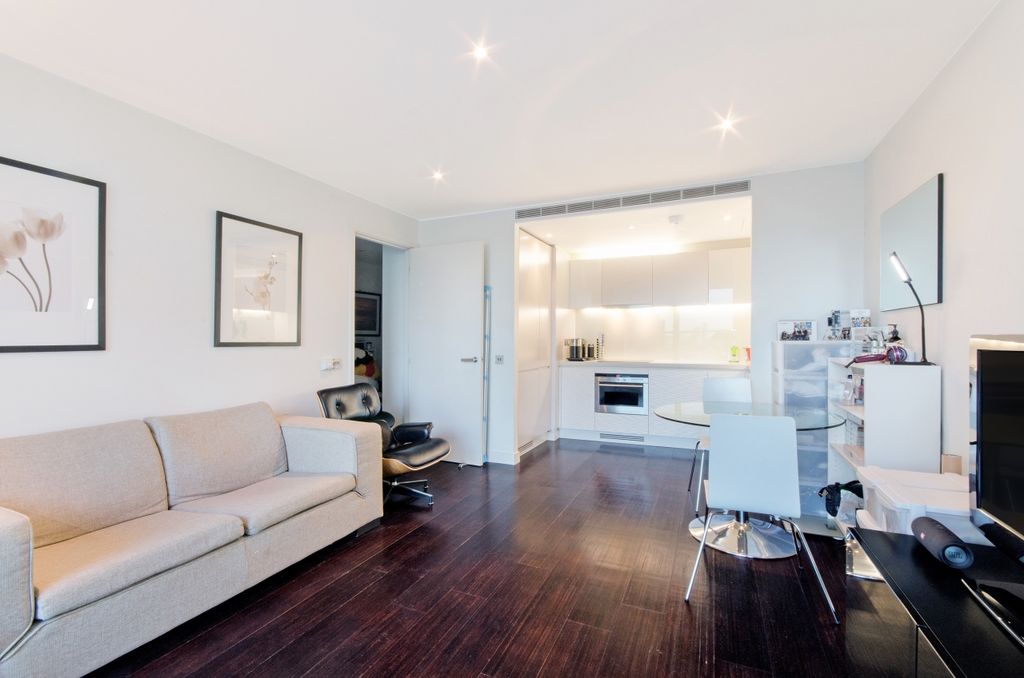 Property photo 2 of 10 Living Area - Pan Pe