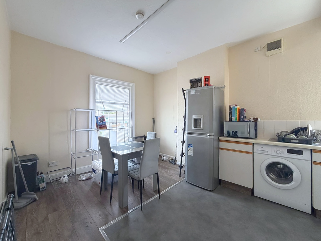 Property photo 2 of 12 Lounge Kitchen