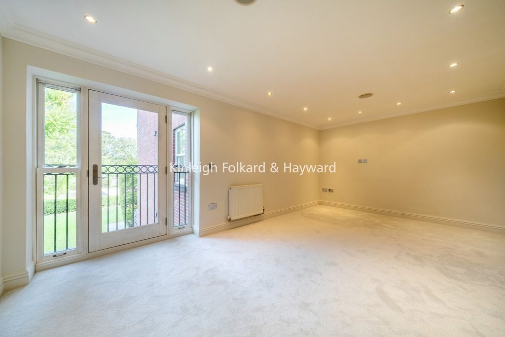 Property photo 2 of 21 Picture No. 23