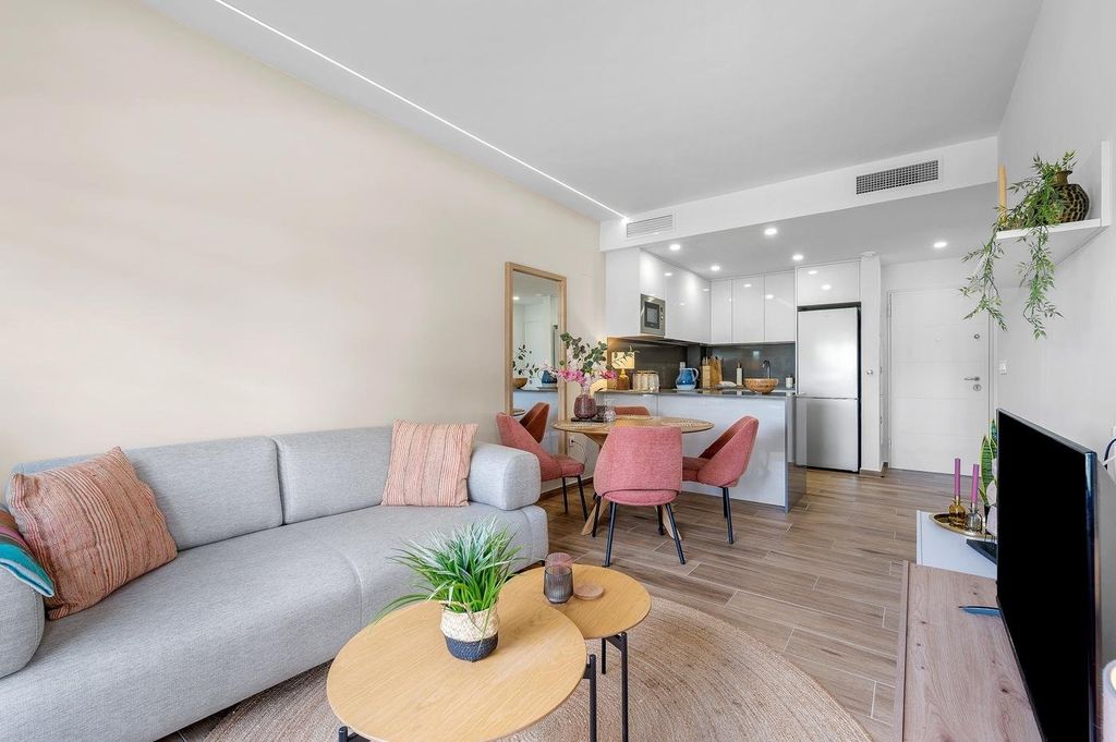 Property photo 2 of 32