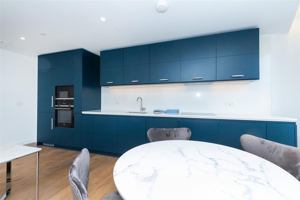 Property photo 3 of 18 28 Peterborough House-6.Jpg