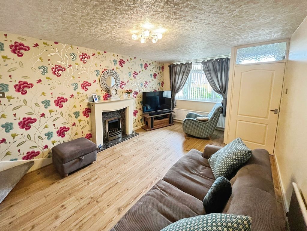 Property photo 2 of 18 Lounge