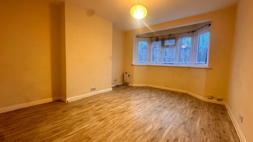 Property photo 3 of 9 Lounge