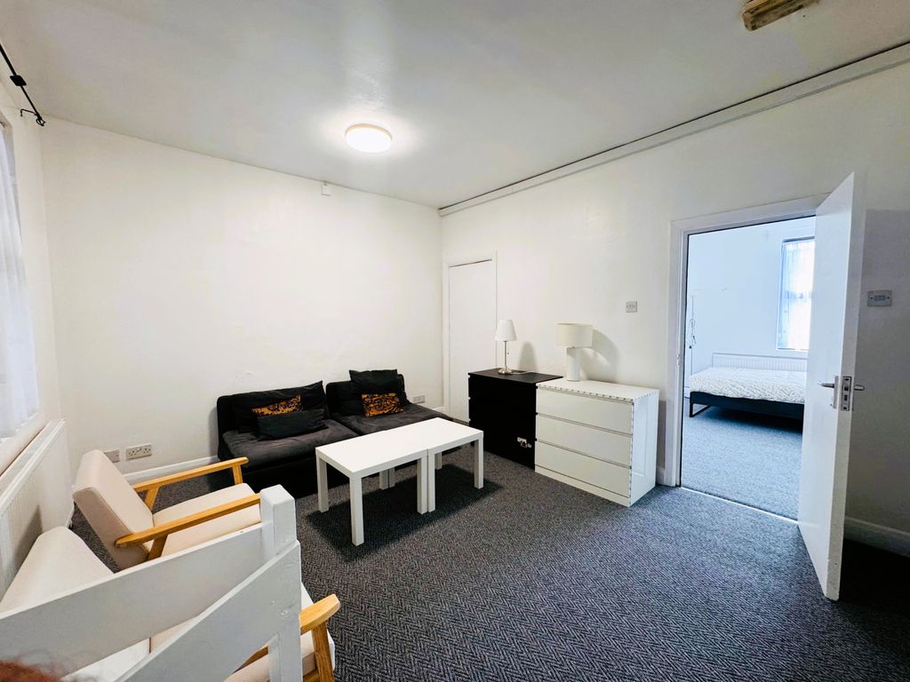 Property photo 1 of 4 1 Bedroom Flat For Rent