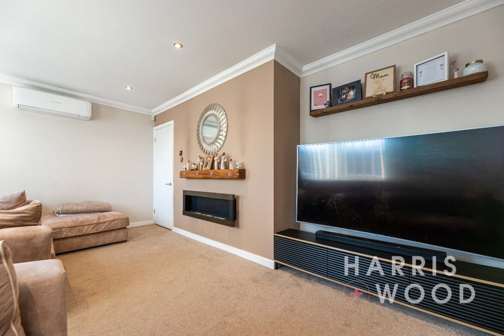 Property photo 2 of 31 4698601