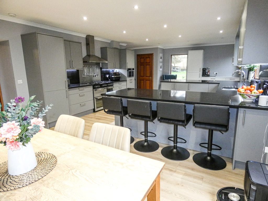 Property photo 3 of 40