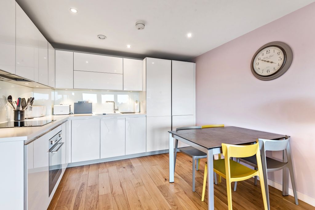 Property photo 3 of 8 402593 (3)