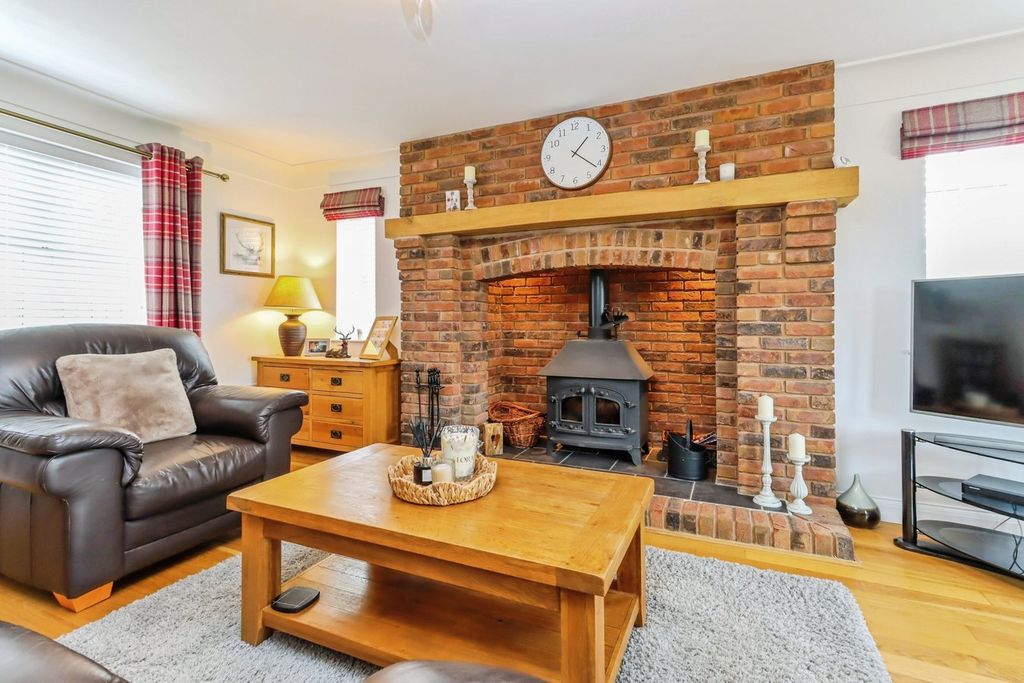 Property photo 2 of 31