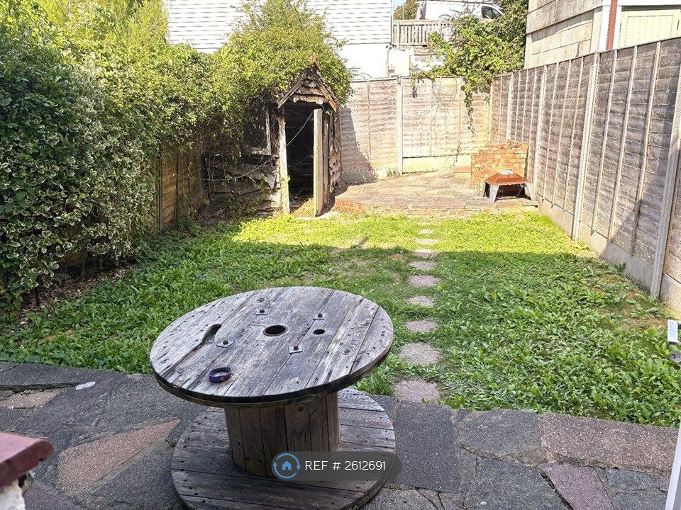 Property photo 2 of 12 Garden