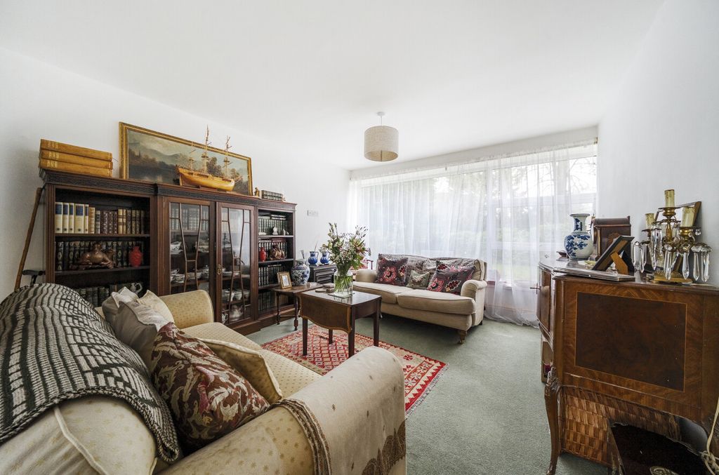 Property photo 2 of 15 Living/Dining Room