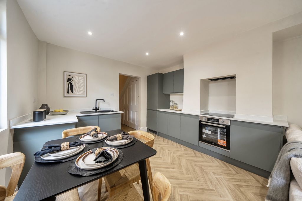 Property photo 3 of 35 1468476-12-6A1d86...