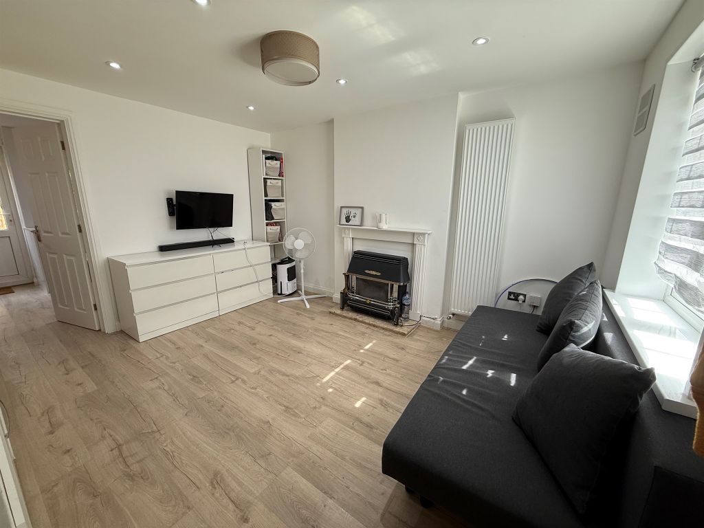 Property photo 2 of 32
