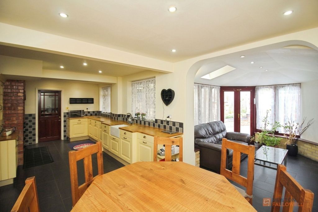 Property photo 3 of 27