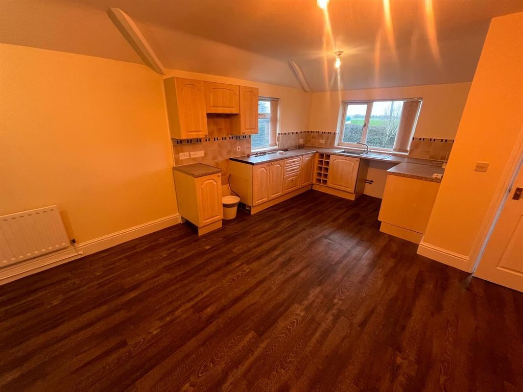 Property photo 3 of 10 49F83Dd5-A30B-4Cb6-B0cd-F2229Ef9cc67.Jpg