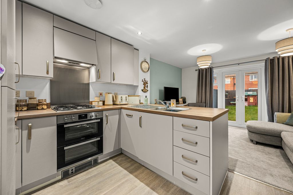 Property photo 3 of 24