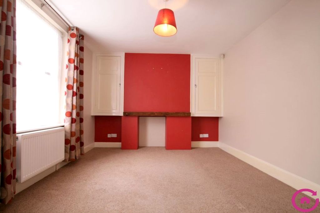 Property photo 3 of 12 Photo 5