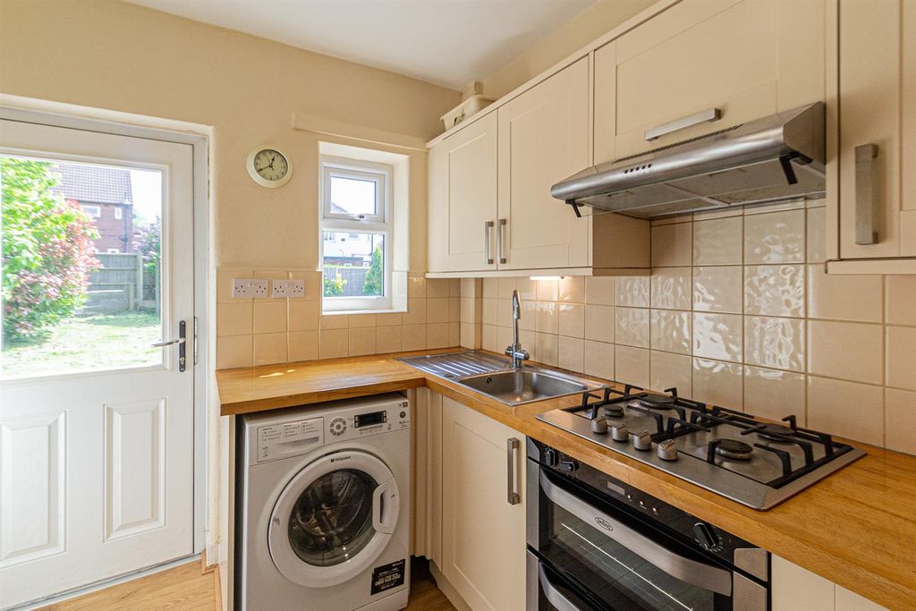 Property photo 3 of 12 Kitchen