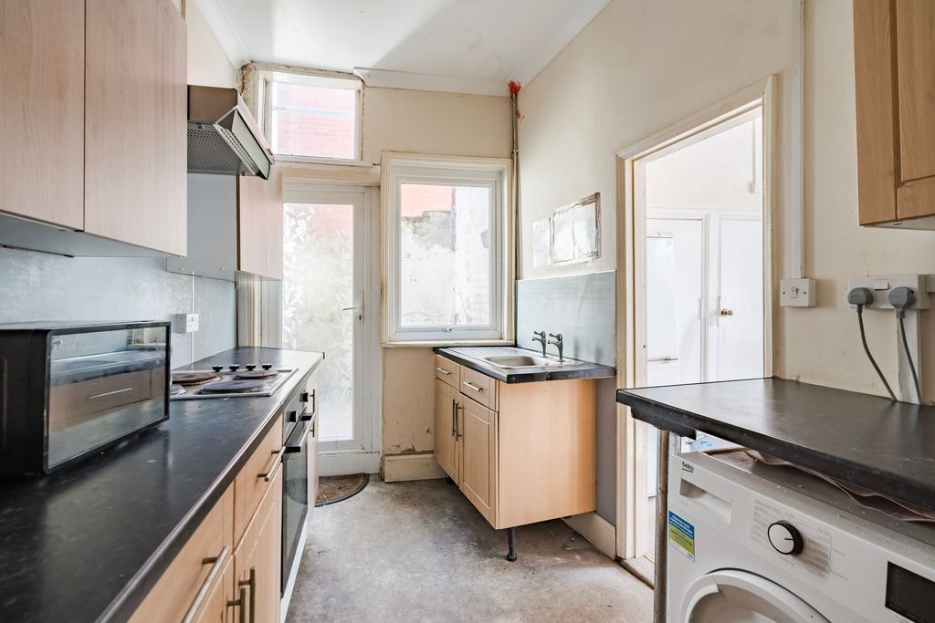 Property photo 2 of 14