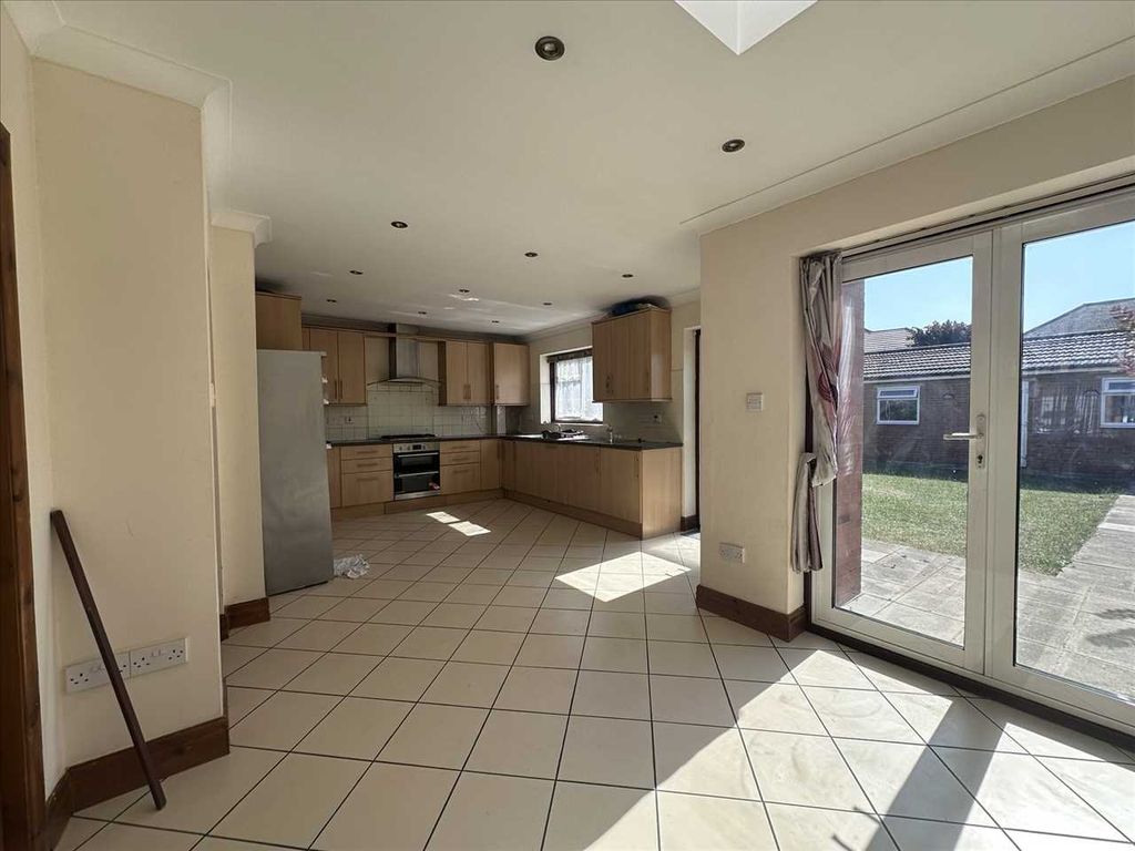 Property photo 3 of 13 Kitchen