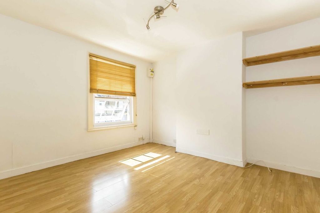 Property photo 2 of 5
