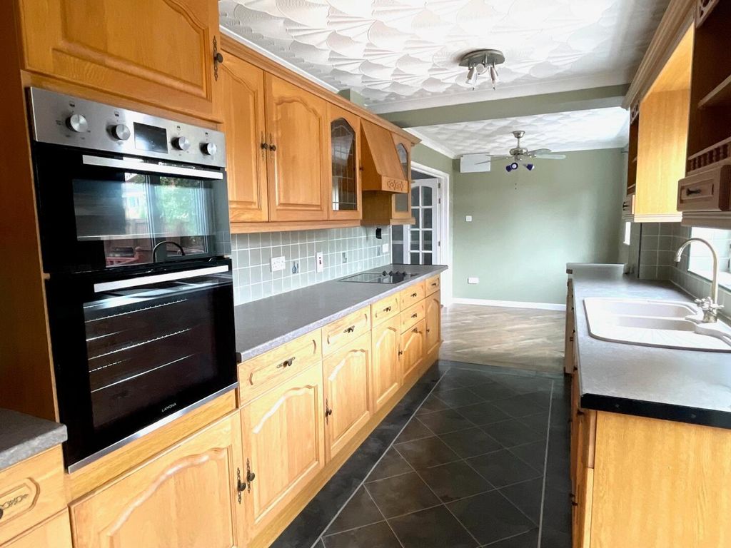Property photo 3 of 27 Kitchen