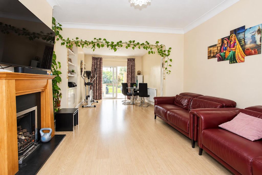 Property photo 3 of 21 Lounge B.Png