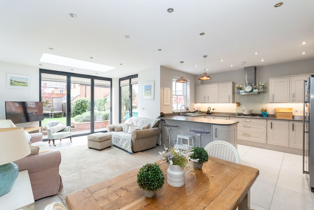 Property photo 2 of 20