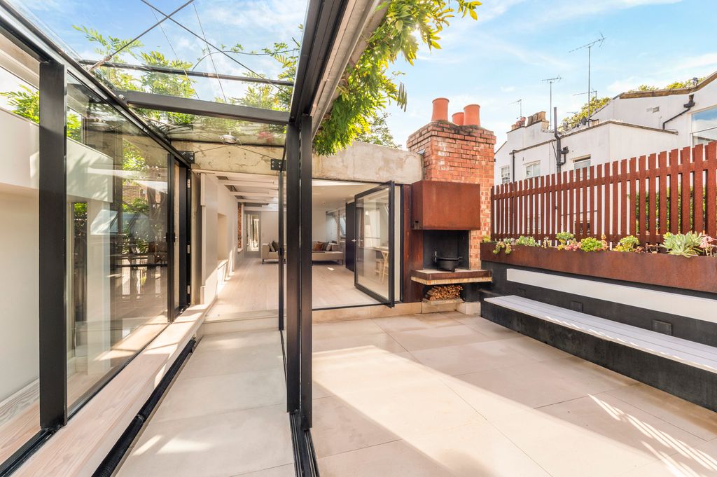 Property photo 3 of 8