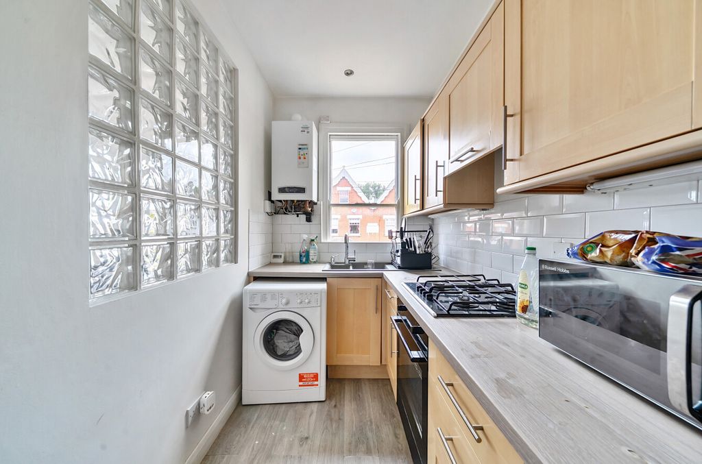 Property photo 3 of 19 1298337-11-682F15...
