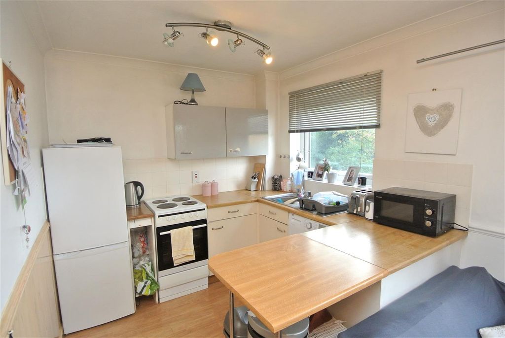 Property photo 3 of 7 Kitchen.Jpg