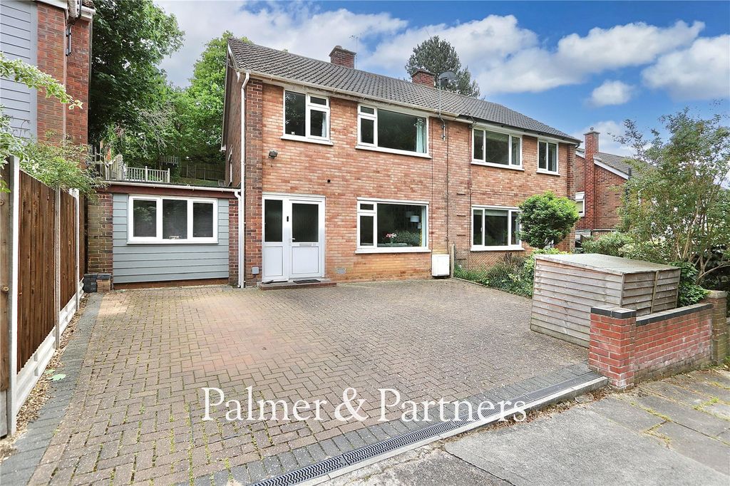 Property photo 1 of 33 Picture No. 05