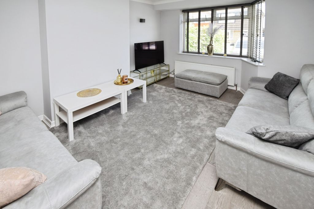 Property photo 3 of 14 997Fd030-Lounge