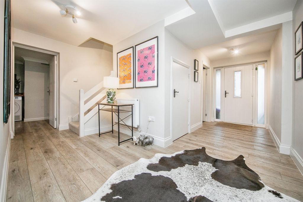 Property photo 2 of 29