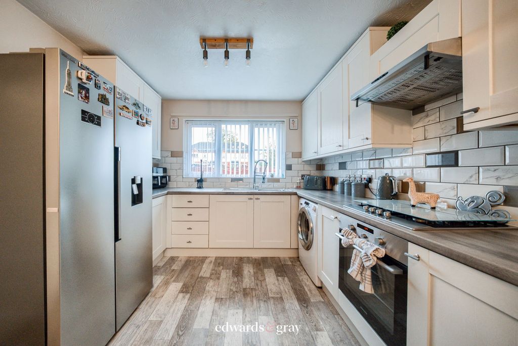 Property photo 2 of 23