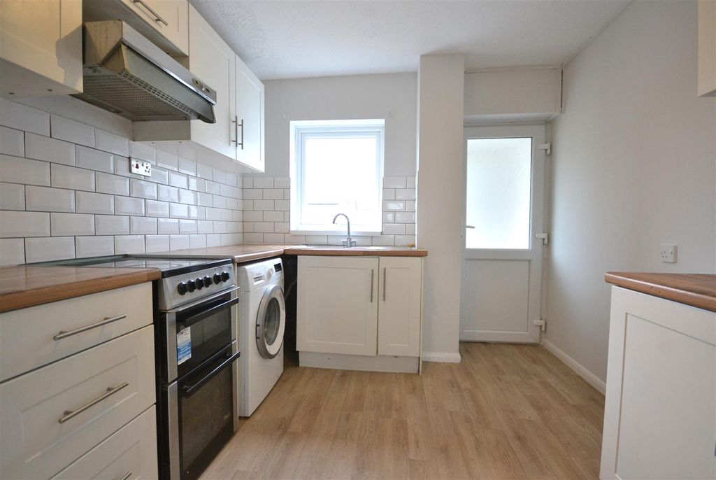 Property photo 3 of 16 Kitchen