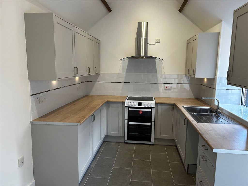 Property photo 2 of 15 Picture No. 17